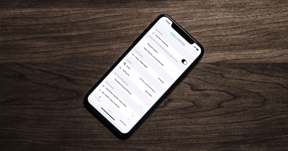Handy mit geöffneter App